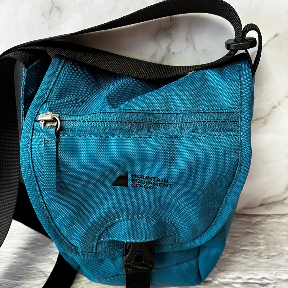 MEC Mountain Equipment Blue Crossbody Shoulder Travel Commuter Organizer Bag - Picture 3 of 12